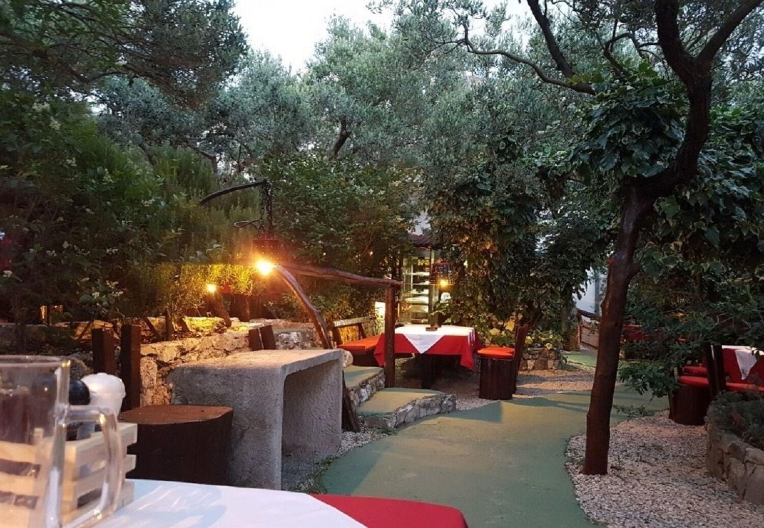 Apartments Antisa - With Playground Tucepi Exterior photo
