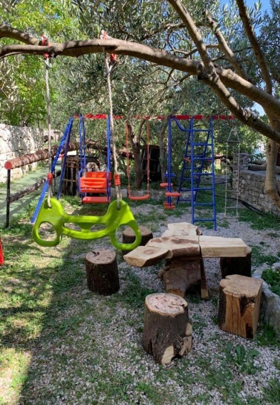 Apartments Antisa - With Playground Tucepi Exterior photo